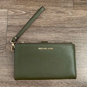 Michael Kors Wristlet, Olive